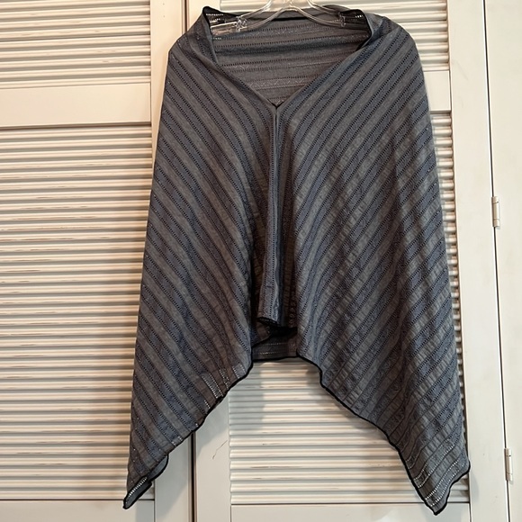 Boho Poncho Wrap - Picture 2 of 7